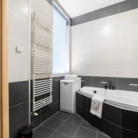Blazeja Modern By Bookinghost Apartamento